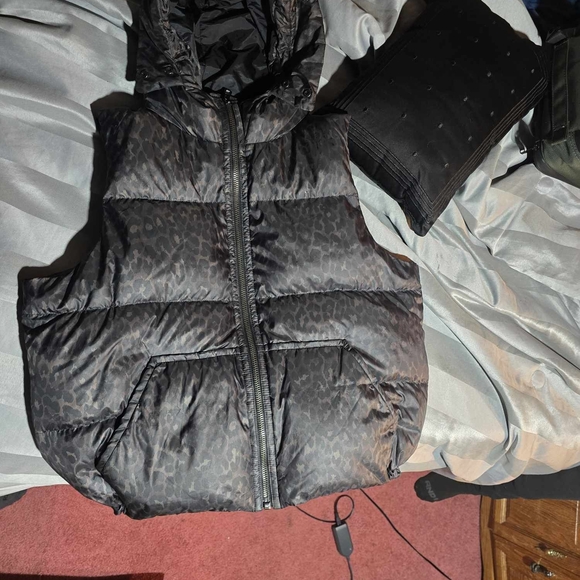 Coach Puffer Vest - Picture 2 of 3